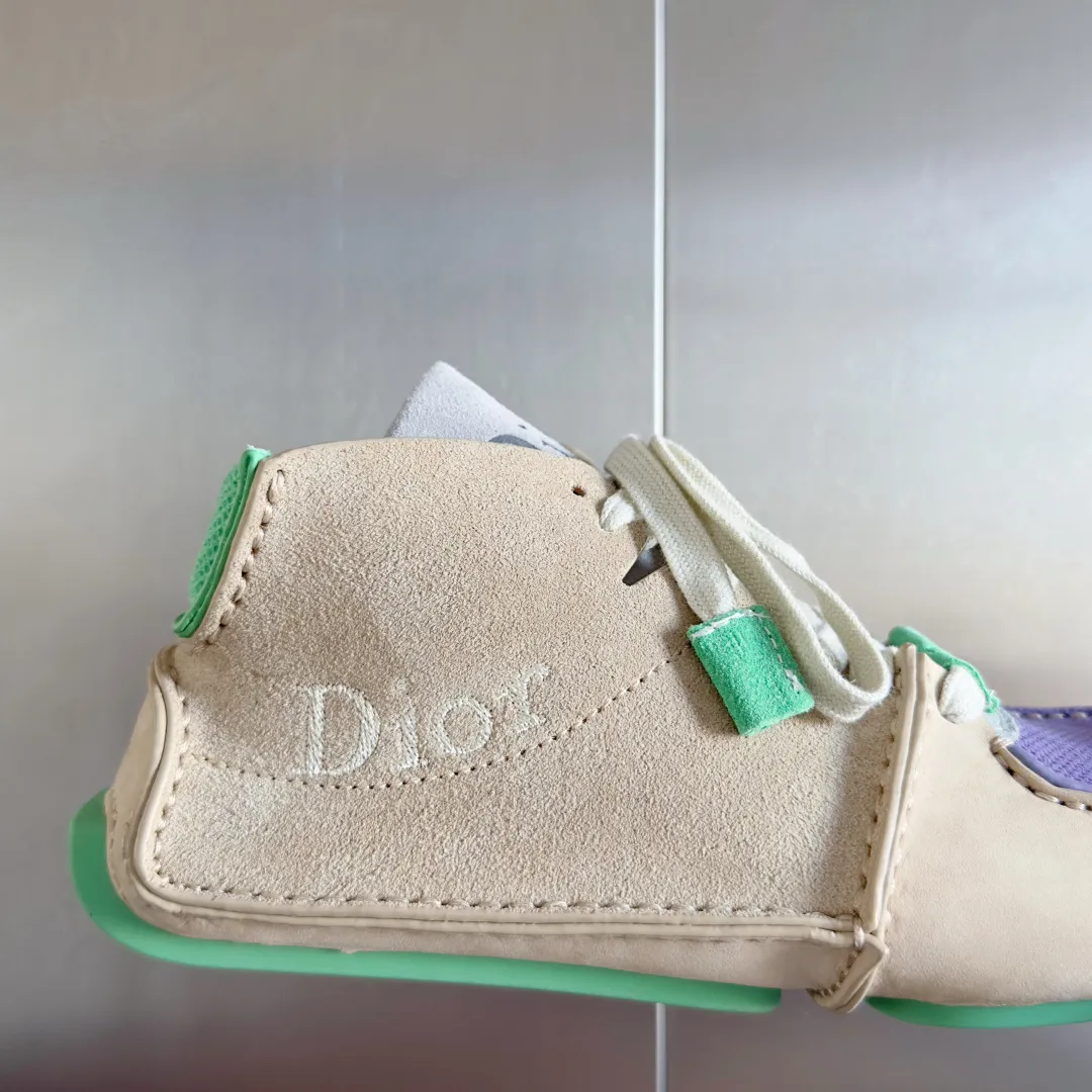 Men's shoes 💰680 Top version: Dior Roadie series catwalk couple style handmade casual sports shoes delivery counter exquisite packaging 🛍📦 ▪️Material: original custom imported first-layer cowhide ▪️Inner lining: original custom leather lining ▪️Sole: original molded anti-slip rubber material ▪️Sole thickness: 2CM ▪️Size: women's 35-40 / Men's 39-45